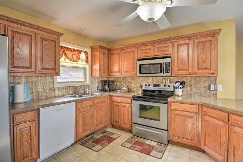 Lakefront Home On Table Rock With Fire Pit And Grill!