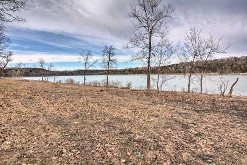 Lakefront Home On Table Rock With Fire Pit And Grill!