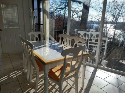 Unit 17 - Treetop 2 Bedroom Villa
