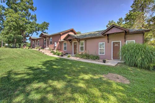 Turtle Rock - Ironton Cabin With Furnished Patio!