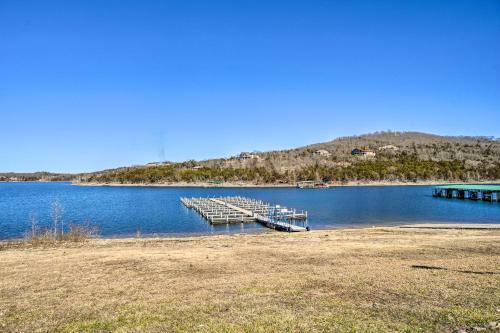 Apartamento Hollister Condo With Table Rock Lake On-site!