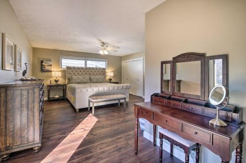 Lakefront Home With Fishing Dock And Fire Table!