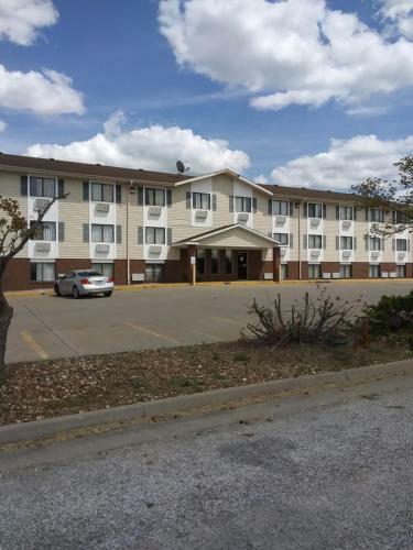 Hotel Amerihost Inn & Suites