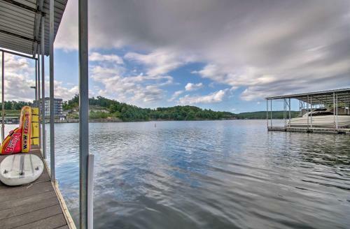 Apartamento Lakefront Condo With Boat Slip, Dock And Pools!
