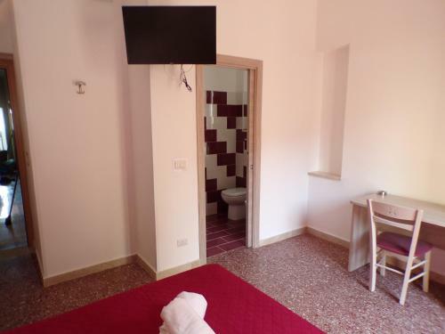 Hostal Nuova Aurora Rent Rooms