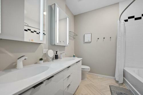 Upscale 2 Bedroom Stay With Rooftop Pool And Hot Tub! 326