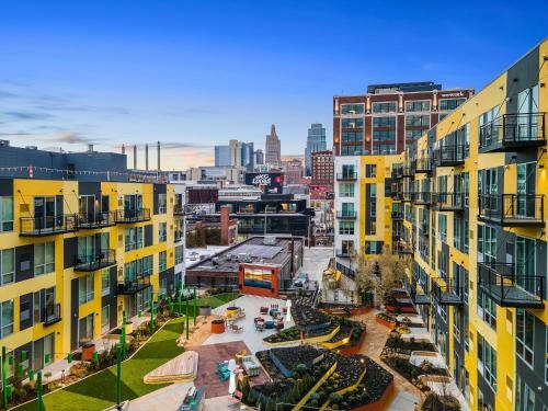 Upscale 2 Bedroom Stay With Rooftop Pool And Hot Tub! 402