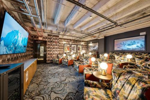 Upscale 2 Bedroom Stay With Rooftop Pool And Hot Tub! 624