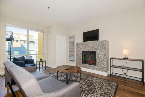 Upscale 2 Bedroom Stay With Rooftop Pool And Hot Tub! 624