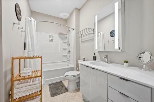 Insta-worthy Oasis Steps From Nightlife With Hot Tub 342