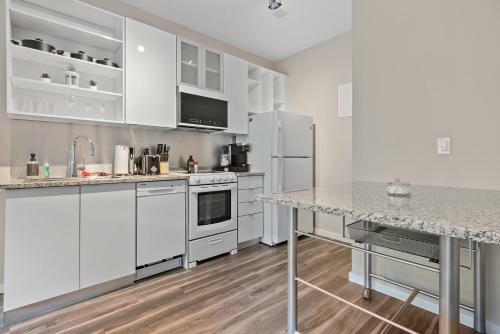 Insta-worthy Oasis Steps From Nightlife With Hot Tub 342