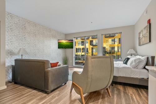 Insta-worthy Oasis Steps From Nightlife With Hot Tub 342