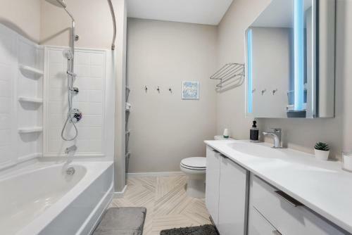 Beautiful New Oasis Close To Kauffman Stadium 349