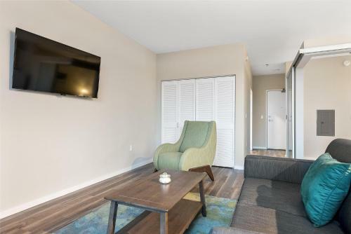 Beautiful New Oasis Close To Kauffman Stadium 349