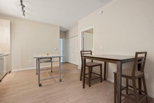 Upscale 2 Bedroom Stay With Rooftop Pool And Hot Tub!648