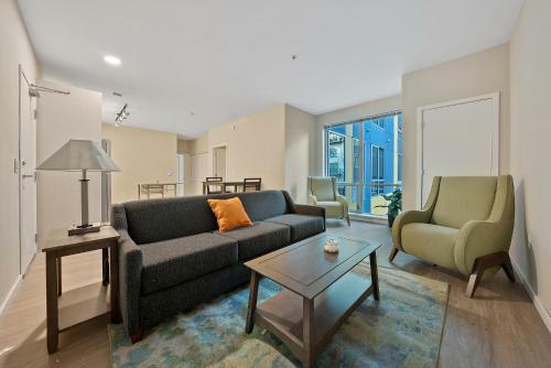 Upscale 2 Bedroom Stay With Rooftop Pool And Hot Tub!648