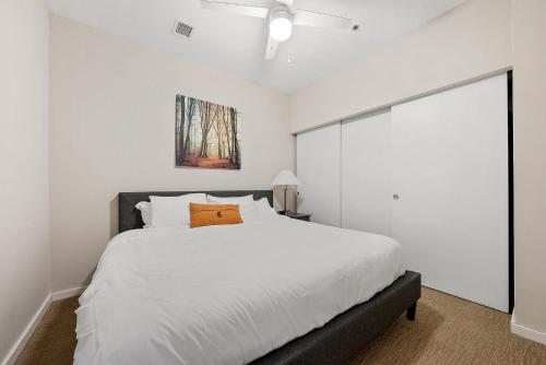 Upscale 2 Bedroom Stay With Rooftop Pool And Hot Tub!648