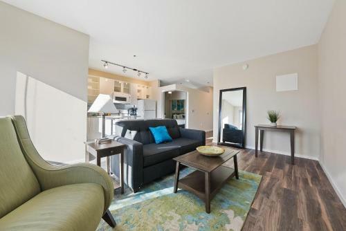 Upscale Stay With Movie Theatre Area 352