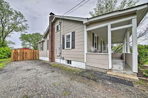 Lucky Dawg Pet-friendly Abode Near St Louis!