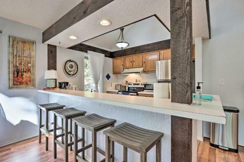 Updated Osage Beach Cottage With Resort Perks!