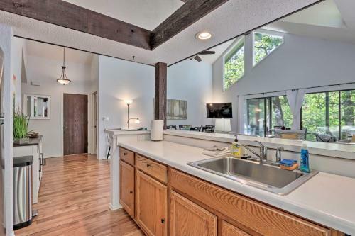 Updated Osage Beach Cottage With Resort Perks!