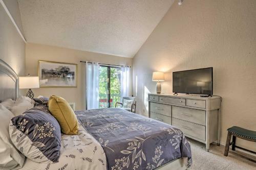 Updated Osage Beach Cottage With Resort Perks!