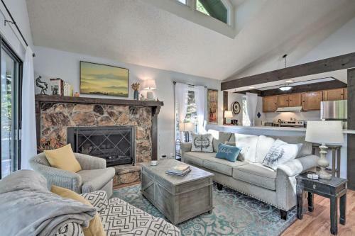 Updated Osage Beach Cottage With Resort Perks!