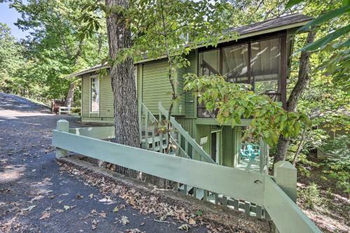 Updated Osage Beach Cottage With Resort Perks!