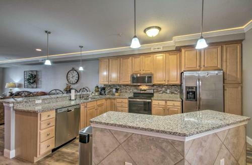 Apartamento Top Floor End Unit Condo With Resort Perks!