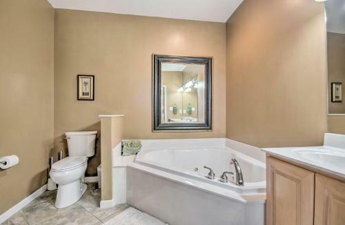 Apartamento Top Floor End Unit Condo With Resort Perks!