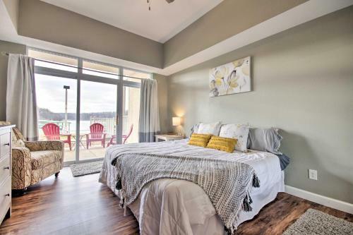 Apartamento Updated Lakefront Condo And Patio And Pool Access