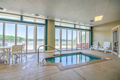 Apartamento Updated Lakefront Condo And Patio And Pool Access