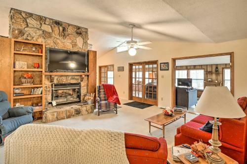 40-acre Poplar Bluff Nature Lovers Paradise!