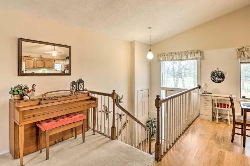 40-acre Poplar Bluff Nature Lovers Paradise!