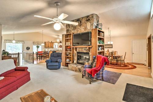 40-acre Poplar Bluff Nature Lovers Paradise!