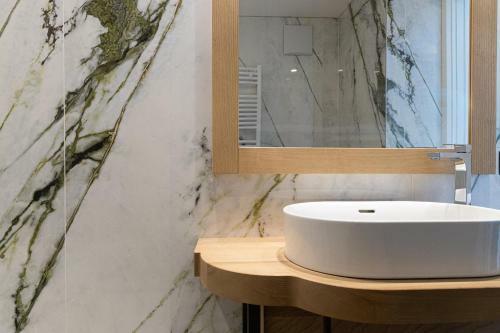 Aris Apartments & Sky Pool - Tonellihotels