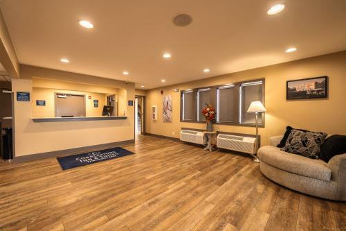 Hotel Cobblestone Inn & Suites - Trenton