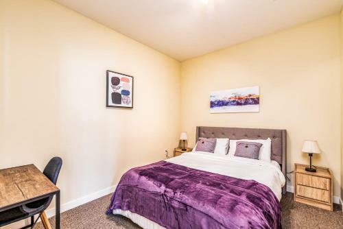 Spacious Condo With Great Sky Roof By Cozysuites