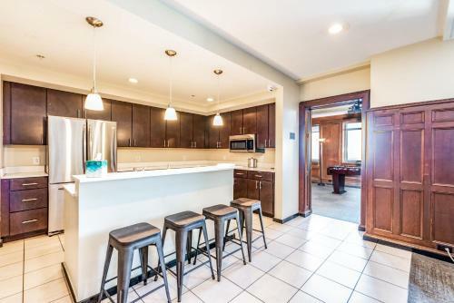 Apartamento Jacuzzi In The Sky Luxe Condo By Cozysuites