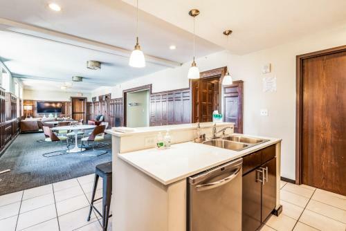 Apartamento Jacuzzi In The Sky Luxe Condo By Cozysuites