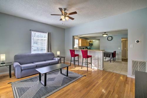 Bright And Cozy Springfield Home With Large Yard!