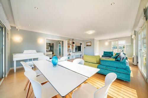 Apartamento You Are Also Perfectly Placed For Exploring The Surrounding Area