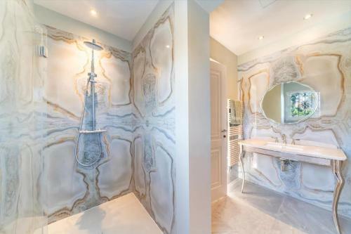 Apartamento You Are Also Perfectly Placed For Exploring The Surrounding Area