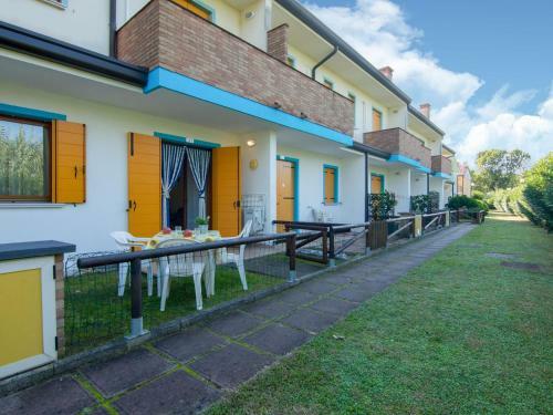 Charming Holiday Home In Rosolina With A Shared Pool