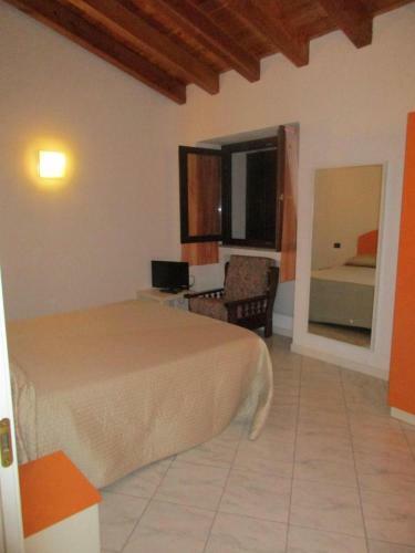 Bed & Breakfast Room In Agriturismo Rocca Dei Marchesi