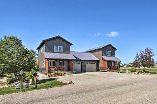 Pet-friendly Choteau Townhome With Gas Grill!
