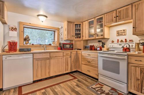 Creekside Clancy Cabin In Helena Natl Forest!