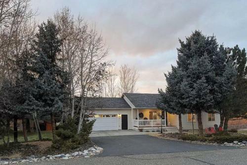 Among The Aspens Family Cottage
