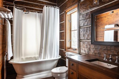 Big Sky Lookout Tower Cabins - Beehive Basin