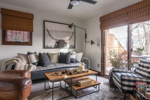 Stunning Home, Right On The Yellowstone River